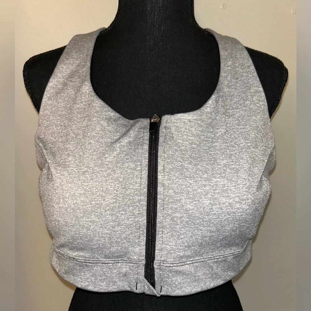 Womens Tek Gear Workout Gear Sports Bra. Size XXL
Gray & black. New without tag